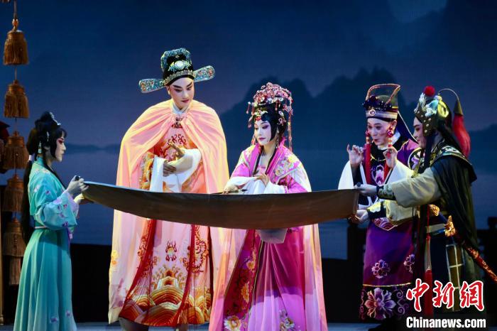 原创闽剧《龙台驸马》上演中国戏剧节