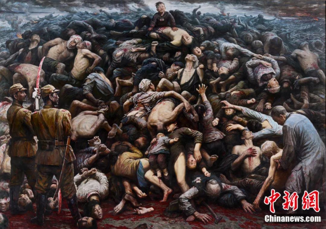 现藏于侵华日军南京大屠杀遇难同胞纪念馆的巨幅油画《南京大屠杀》在2015年被评定为抗战类国家一级文物。受访者供图