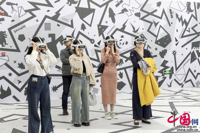 泛亚电竞入口3500平北京最大沉浸式复合VR院线“五一”启幕(图3)